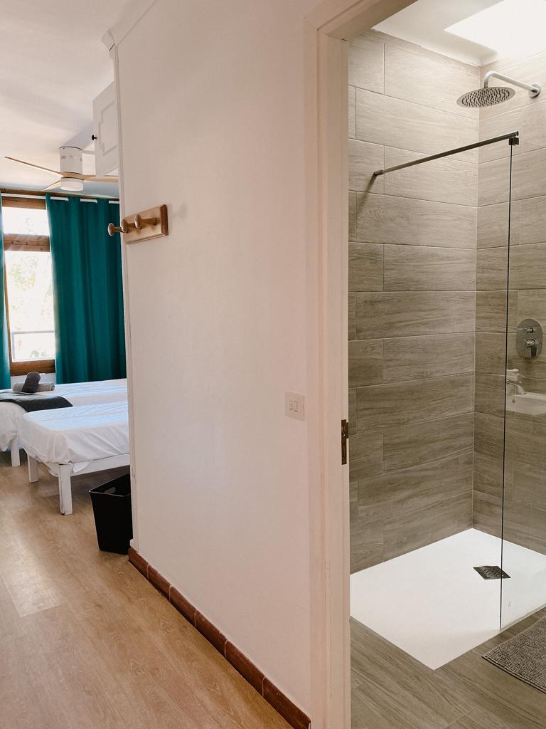 Bedroom and ensuite bathroom at Island Vibes Studios